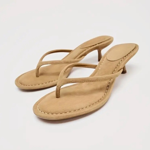 Shoes - NEW!!! Suede heeled sandals. Toe strap. Contrast stitching. Mid kitten heel.